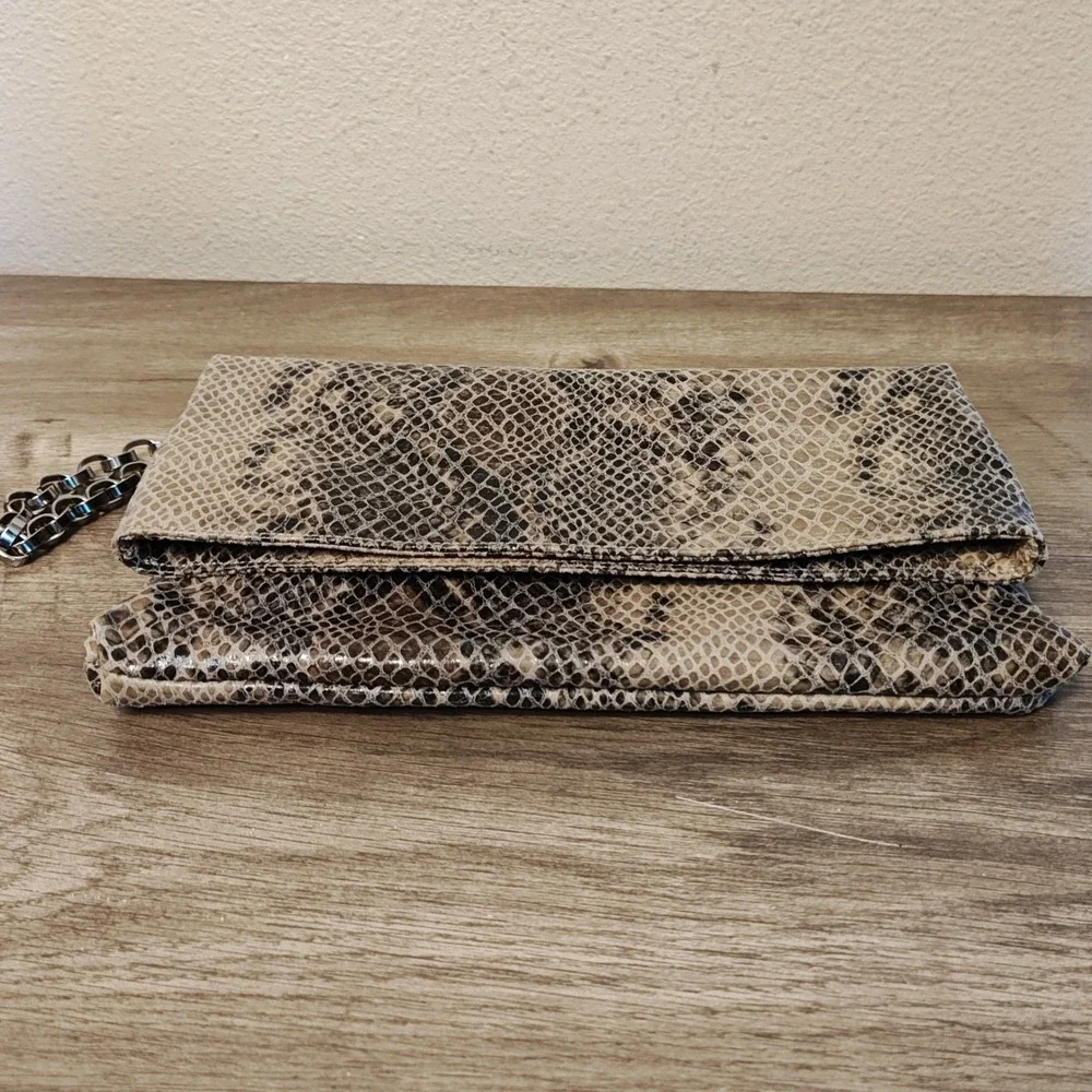 Alfani Foldover Clutch Bag Womens Medium Beige Brown Faux Snakeskin Chain Strap